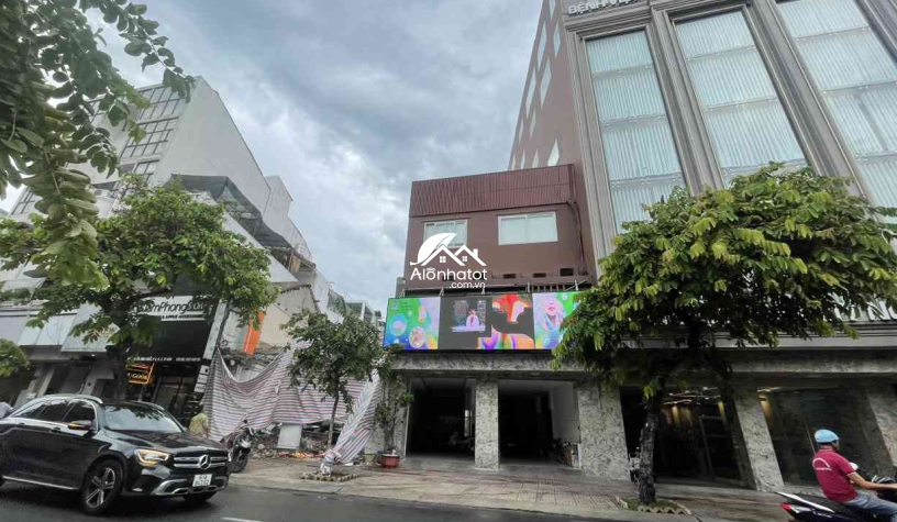 Bán Đất Mặt Tiền 217 Đường Nguyễn Đình Chiểu Quận 3 DT 180m2 có GPXD Hầm 7T