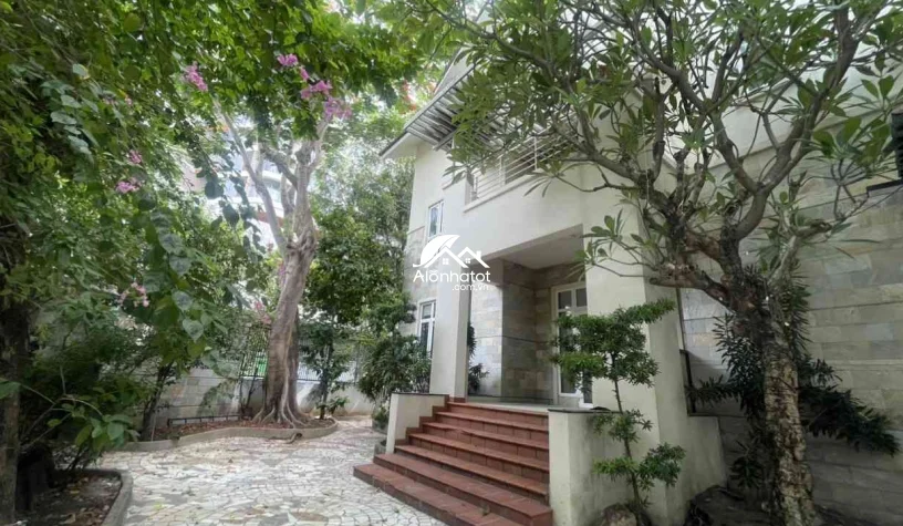 Bán Nhà 189C1 Mặt tiền đường Nguyễn Văn Hưởng, Thảo Điền, Quận 2 căn góc có hồ bơi