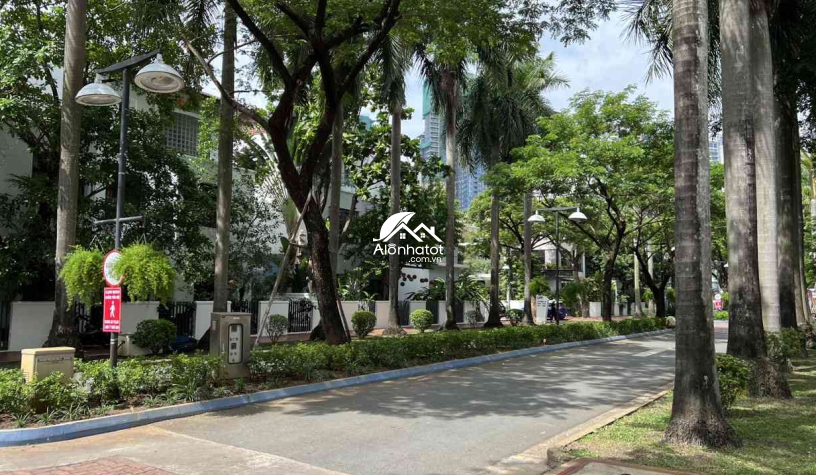 Bán Biệt Thự Khu Riviera An Phú mặt sông căn góc 500m2 cực đẹp
