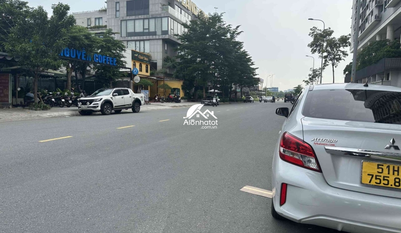 Bán đất đường Tạ Hiện Quận 2 Dự Án Huy Hoàng, 270m2 (15x18) gần sông
