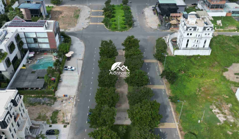 Bán đất đường Nguyễn An Quận 2 DT 16x20 CN 334m2 đường 60 mét đẹp