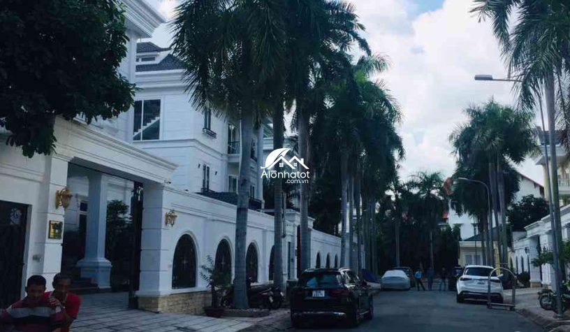 Bán biệt thự khu Villa 108 Phường Thảo Điền Quận 2 có hồ bơi 450m2