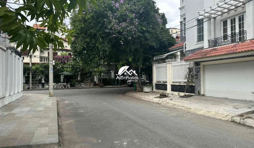 Bán đất hẻm 204 Nguyễn Văn Hưởng Quận 2 ngang 10m đẹp tổng 200m2