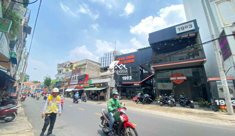Bán nhà 94-96 Huỳnh Văn Bánh Quận Phú Nhuận DT 16x19 (277m2)