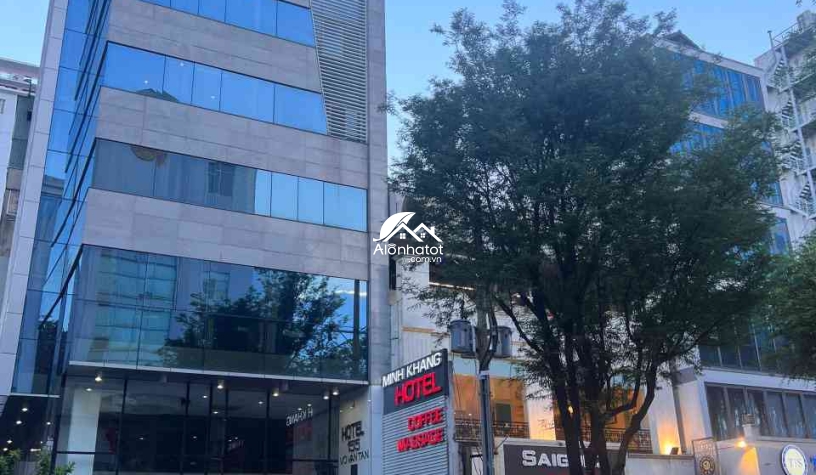 Bán nhà 157 Võ Văn Tần Quận 3 DT 10x30 (331m2) xây cao, HĐT 10K/Th