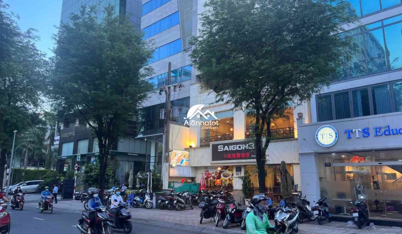 Bán nhà 157 Võ Văn Tần Quận 3 DT 10x30 (331m2) xây cao, HĐT 10K/Th