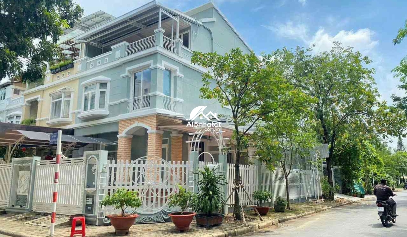 Bán biệt thự Mỹ Giang Phú Mỹ Hưng Quận 7 Trệt 2 lầu DT 198m2 giá tốt