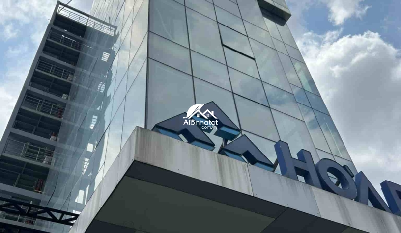 Bán tòa nhà 641 Điện Biên Phủ Xây Hầm 10 Tầng DTXD 3000m2 sàn