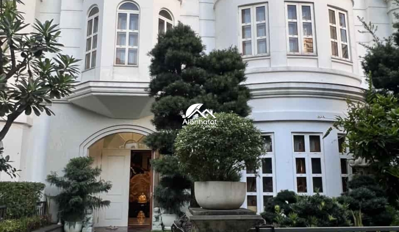 Bán biệt thự Sài Gòn Pearl DT 10x23 Hầm 4 Lầu mới Nội thất Cao Cấp