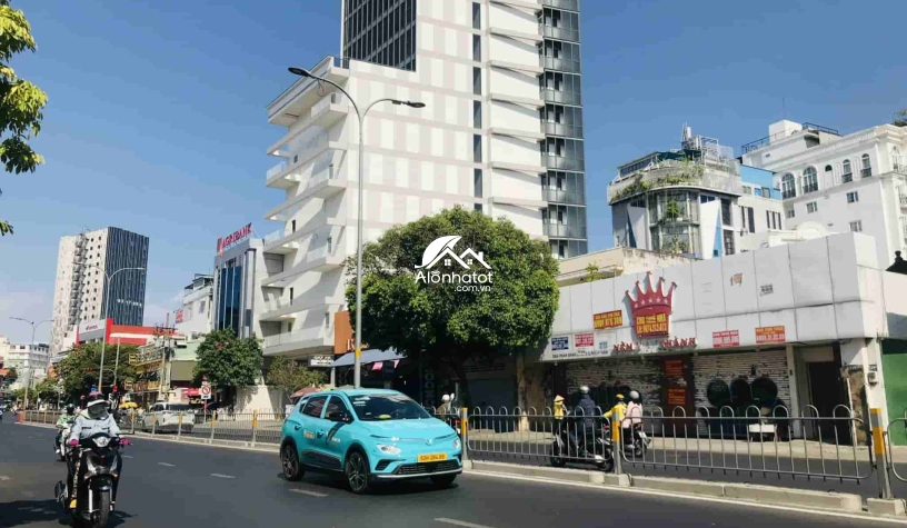 Bán nhà 139 Phan Đăng Lưu Quận Phú Nhuận DT 8,8m x 30m CN 277m2