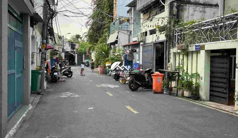 Bán nhà 42 Nguyễn Bá Huân Phường Thảo Điền Q2 DT 204m2 Trệt 3 Lầu