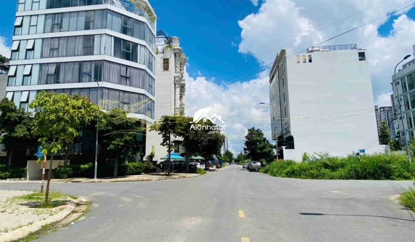 Bán đất mặt tiền Nguyễn Văn Kỉnh Quận 2 DT 8x20 (160m2)
