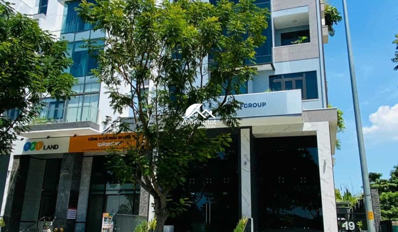 Bán tòa nhà mặt tiền Trần Quý Kiên view sông Sài Gòn, Quận 2