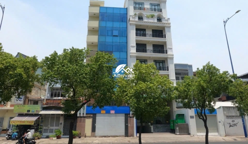 Bán tòa nhà mặt tiền 560 đường Võ Văn Kiệt, Quận 1 ngang 8m