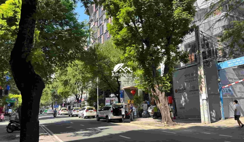 Bán nhà 11 Lê Thánh Tôn Quận 1 Góc 2 Mặt Tiền Ngang 18 mét