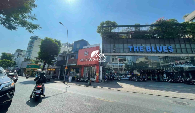 Bán nhà 398 Lê Văn Sỹ Quận 3 Đang cho VIBank thuê