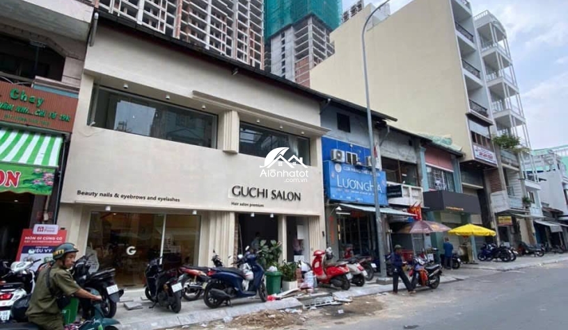 Bán nhà 65 Đề Thám Phường Cô Giang Quận 1 ngang 9 mét