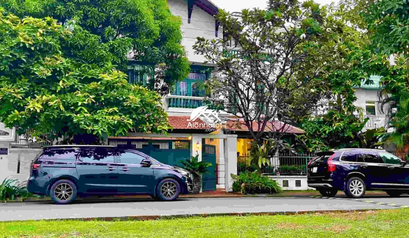 Bán biệt thự vip 153 Nguyễn Văn Hưởng, Thảo Điền, Quận 2