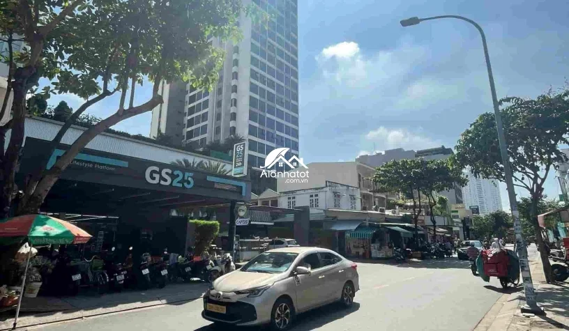Bán nhà góc 2 mặt tiền 62-62A Quốc Hương, Phường Thảo Điền
