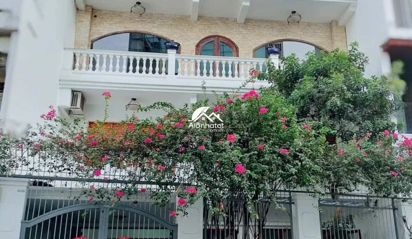 Bán biệt thự mặt tiền 27A Thạch Thị Thanh, Quận 1