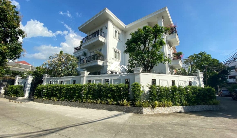 Bán biệt thự 3 mặt tiền compound Thiên Tuế, 95 Thảo Điền, Quận 2