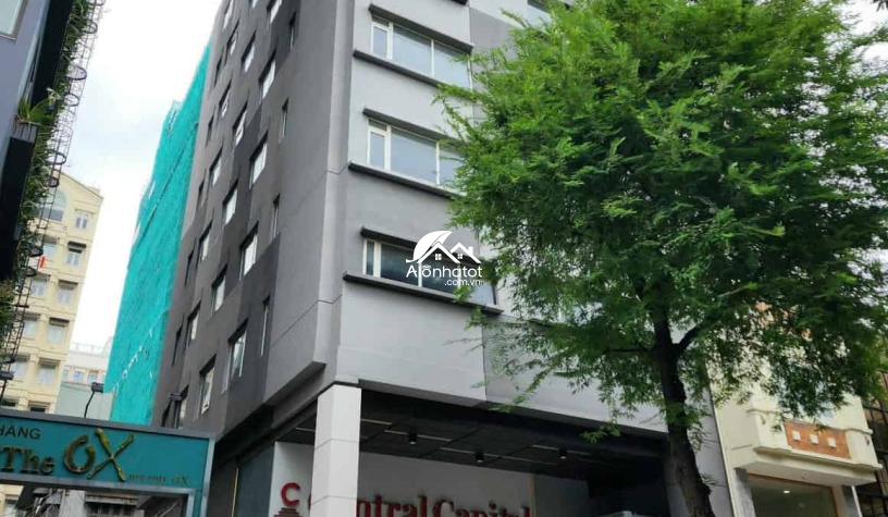 Bán khách sạn 3 sao tại 20-22-24 Đông Du, Quận 1 gồm 52 phòng