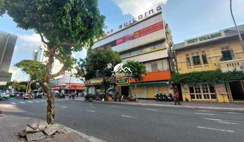 Bán nhà mặt tiền 15-17 Đinh Tiên Hoàng, Quận 1 – Vị trí đẹp ngay ngã tư