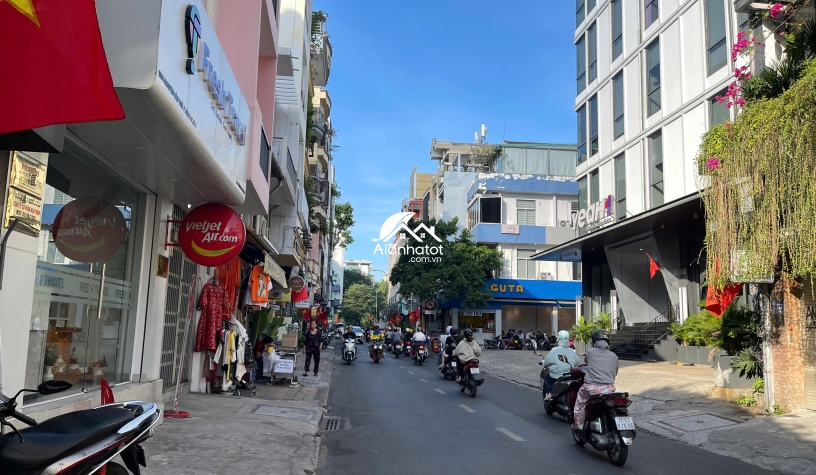 Bán Nhà MT Góc 146 Nguyễn Văn Thủ Q1, 72m², 4 Lầu, HĐT 60Tr
