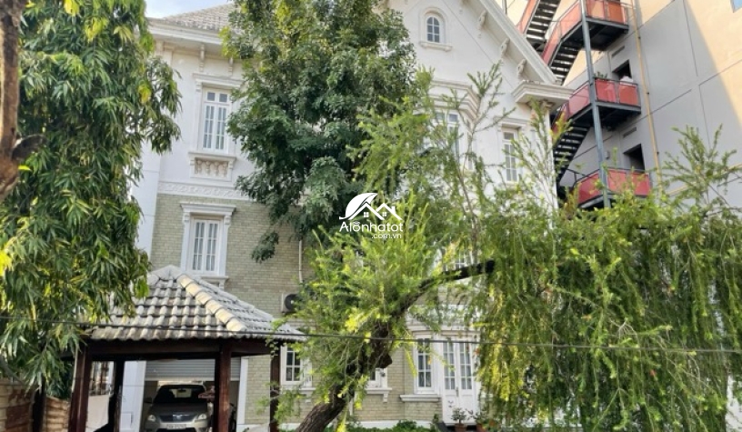 Bán Biệt Thự Mặt Tiền 56 Ngô Quang Huy Thảo Điền Quận 2, Sang tên ngay 