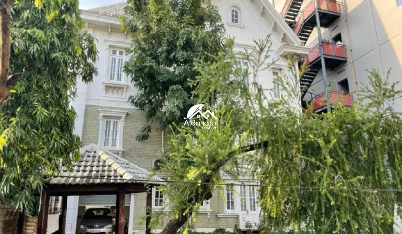 Bán Biệt Thự Mặt Tiền 56 Ngô Quang Huy Thảo Điền Quận 2, Sang tên ngay 