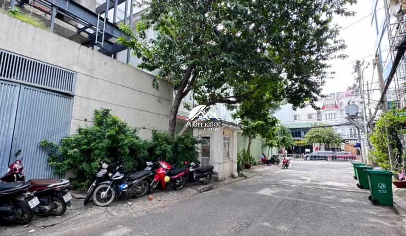 Bán Nhà 216/2 Nguyễn Văn Hưởng Thảo Điền DT 236.6m² Trệt 2 Lầu Giá 70 Tỷ 