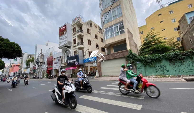 Bán Đất Trống 240m² Mặt Tiền 178-180 Hồ Văn Huê Phú Nhuận Giá 75 Tỷ 